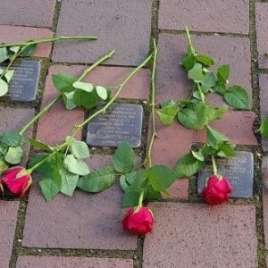 Besuch der Meitinger Stolpersteine im evangelischen Religionsunterricht