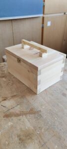 Holzboxen mit individuellen Deckel, 9. Klasse Technik
